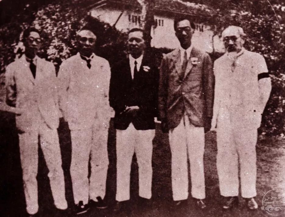 陈嘉庚（中）与林文庆（右1）等人合影（1929）